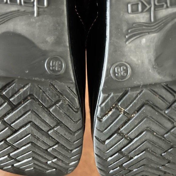 Womens black with pink stitching breast cancer awareness Dansko clogs - Picture 9 of 10